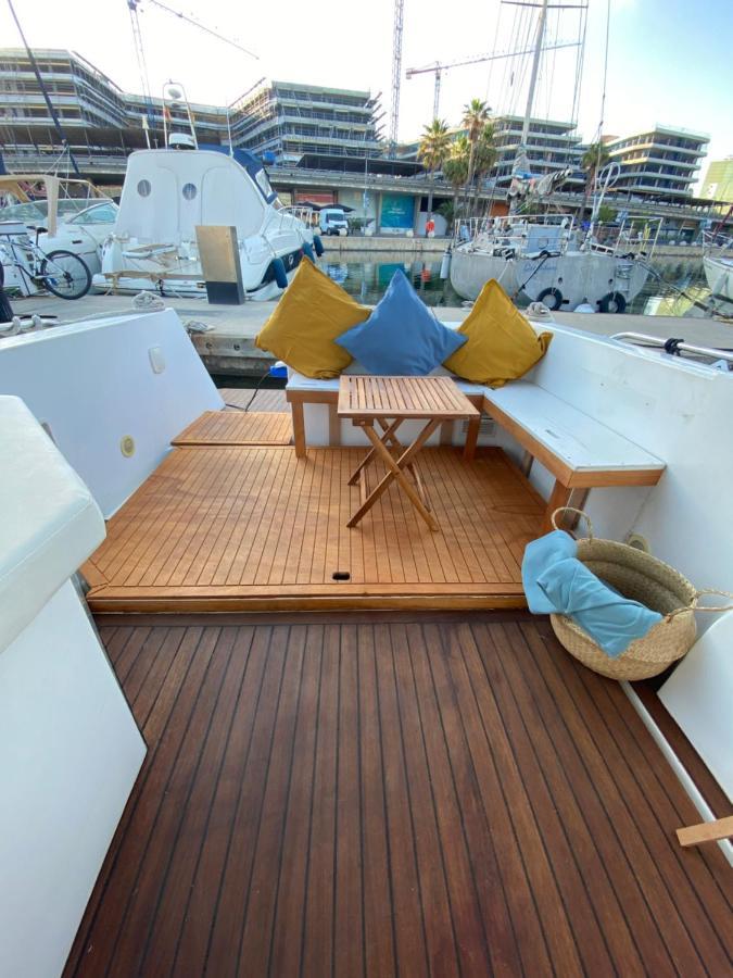 Laura Boat Hotel Сант Адриа де Бесос Екстериор снимка