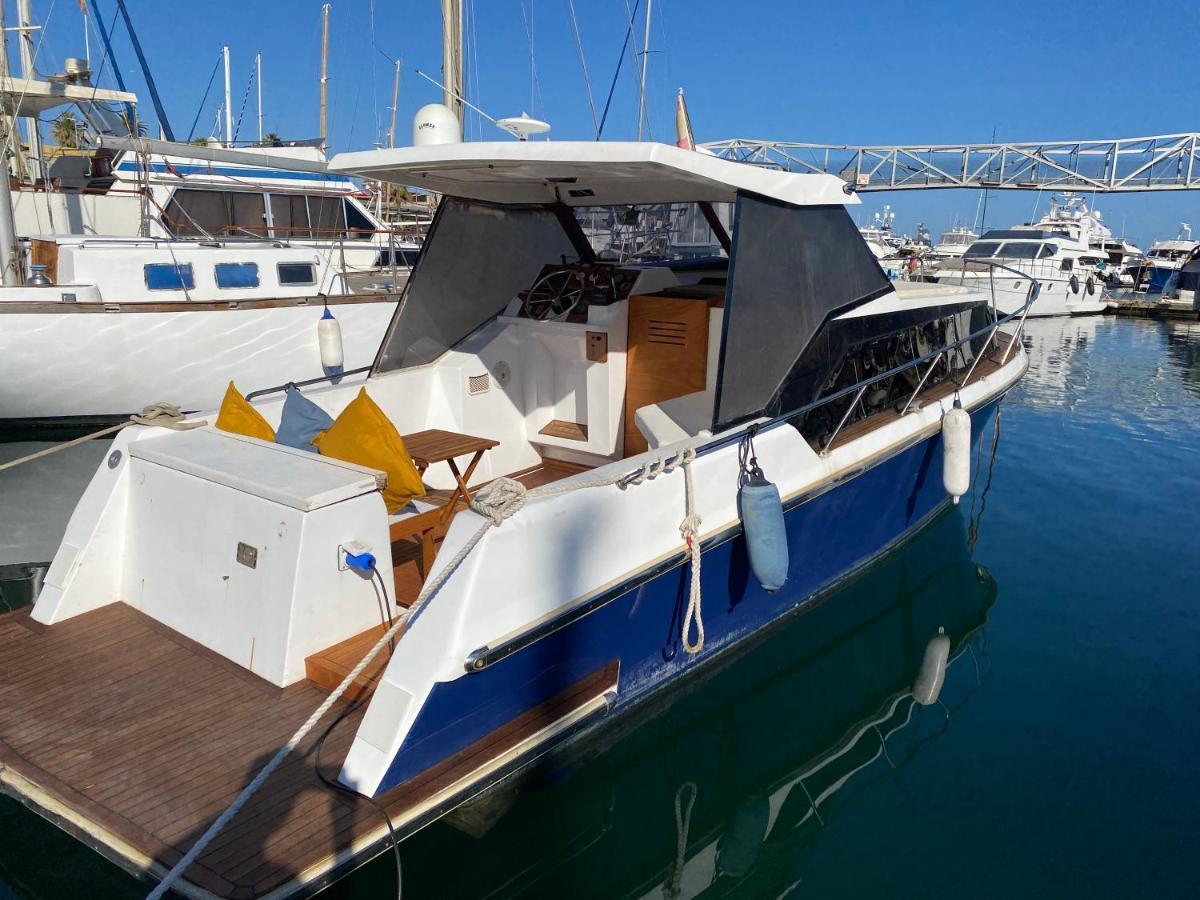Laura Boat Hotel Сант Адриа де Бесос Екстериор снимка