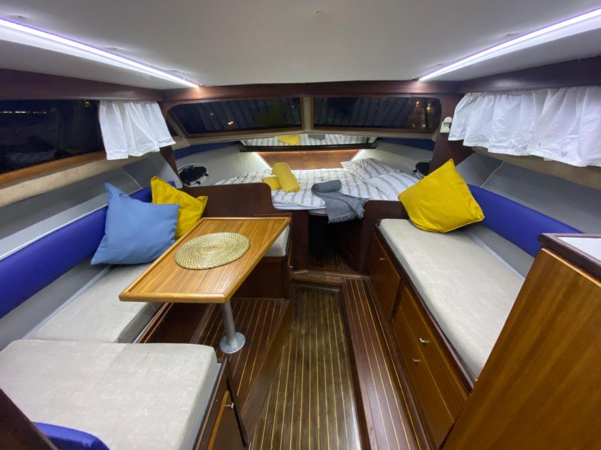 Laura Boat Hotel Сант Адриа де Бесос Екстериор снимка